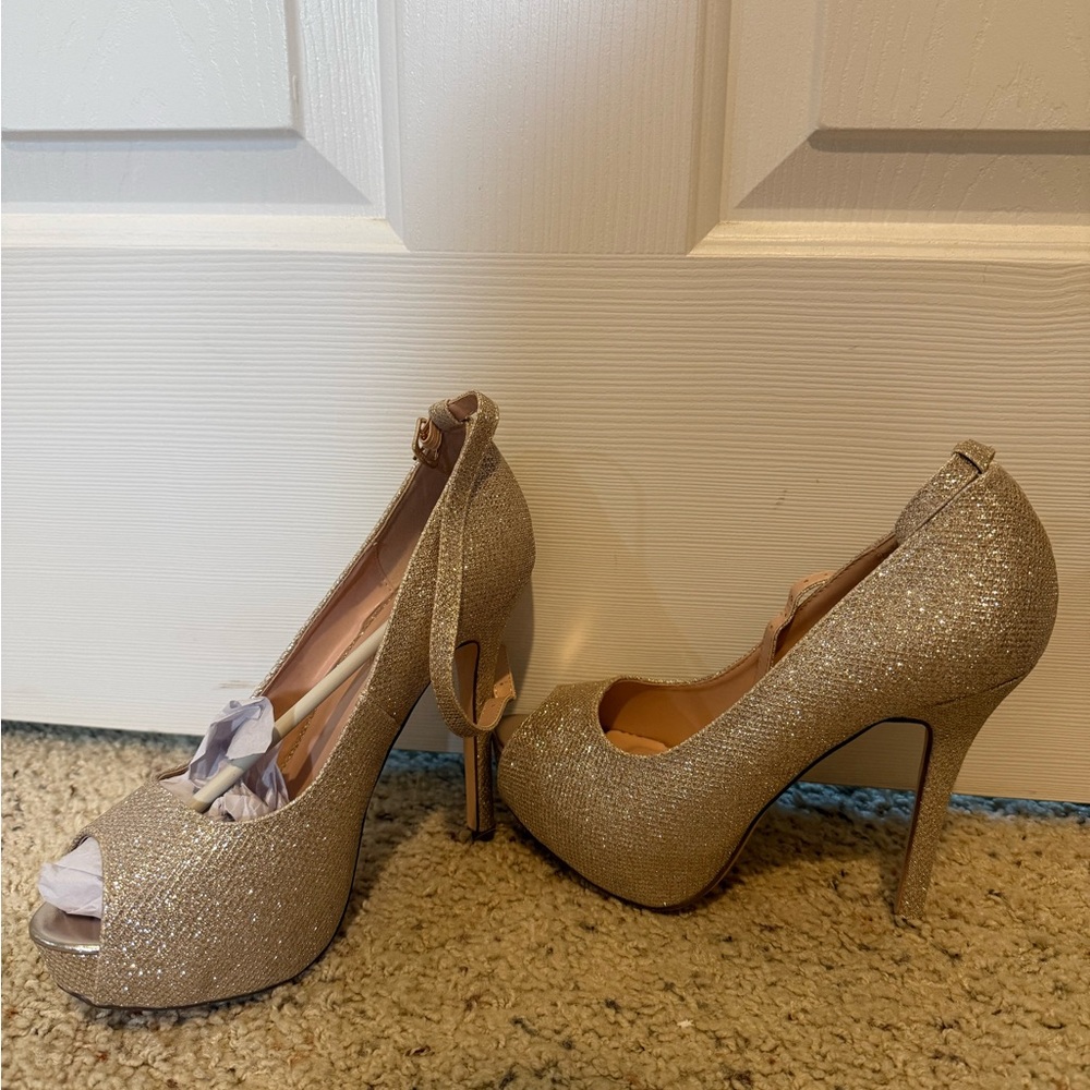 Gold Glitter Platform Heels for Formal Events